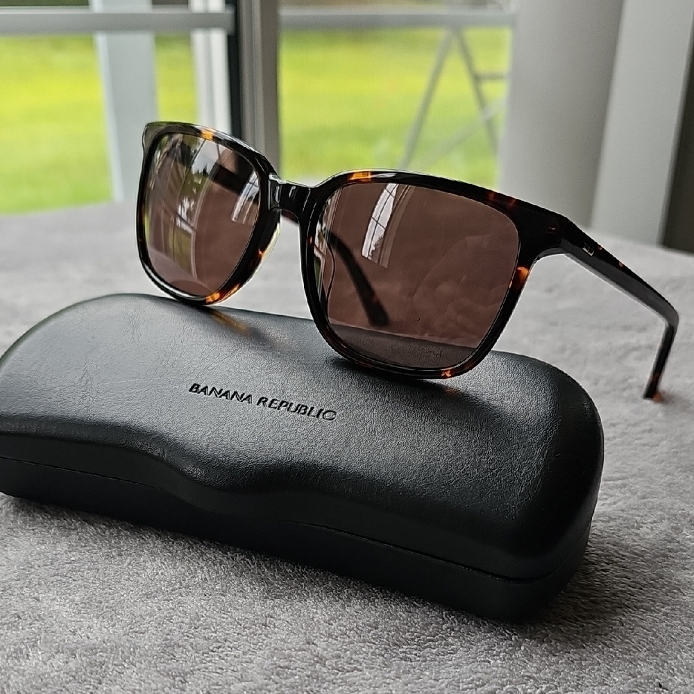 Banana Republic Brown Tortoise Sunglasses